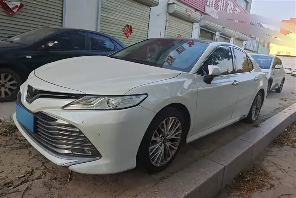 2018 Toyota Camry 2.5L 209HP L4 8AT