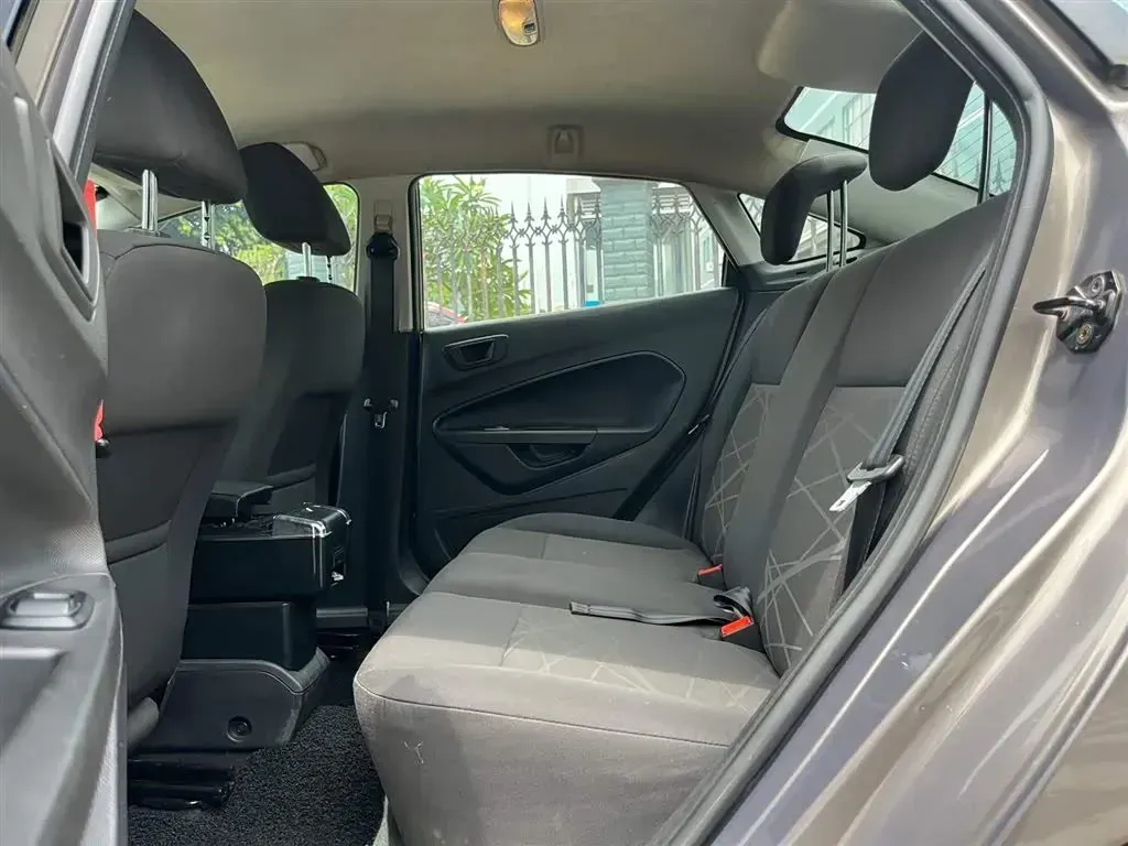 2013 Ford Fiesta 1.5L 110HP L4 5MT,autocango,china used car exporter,china ev exporter,chinese used car exporter,chinese used ev exporter