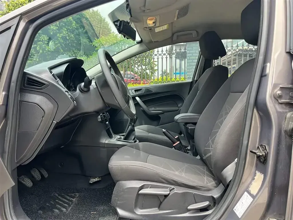 2013 Ford Fiesta 1.5L 110HP L4 5MT,autocango,china used car exporter,china ev exporter,chinese used car exporter,chinese used ev exporter