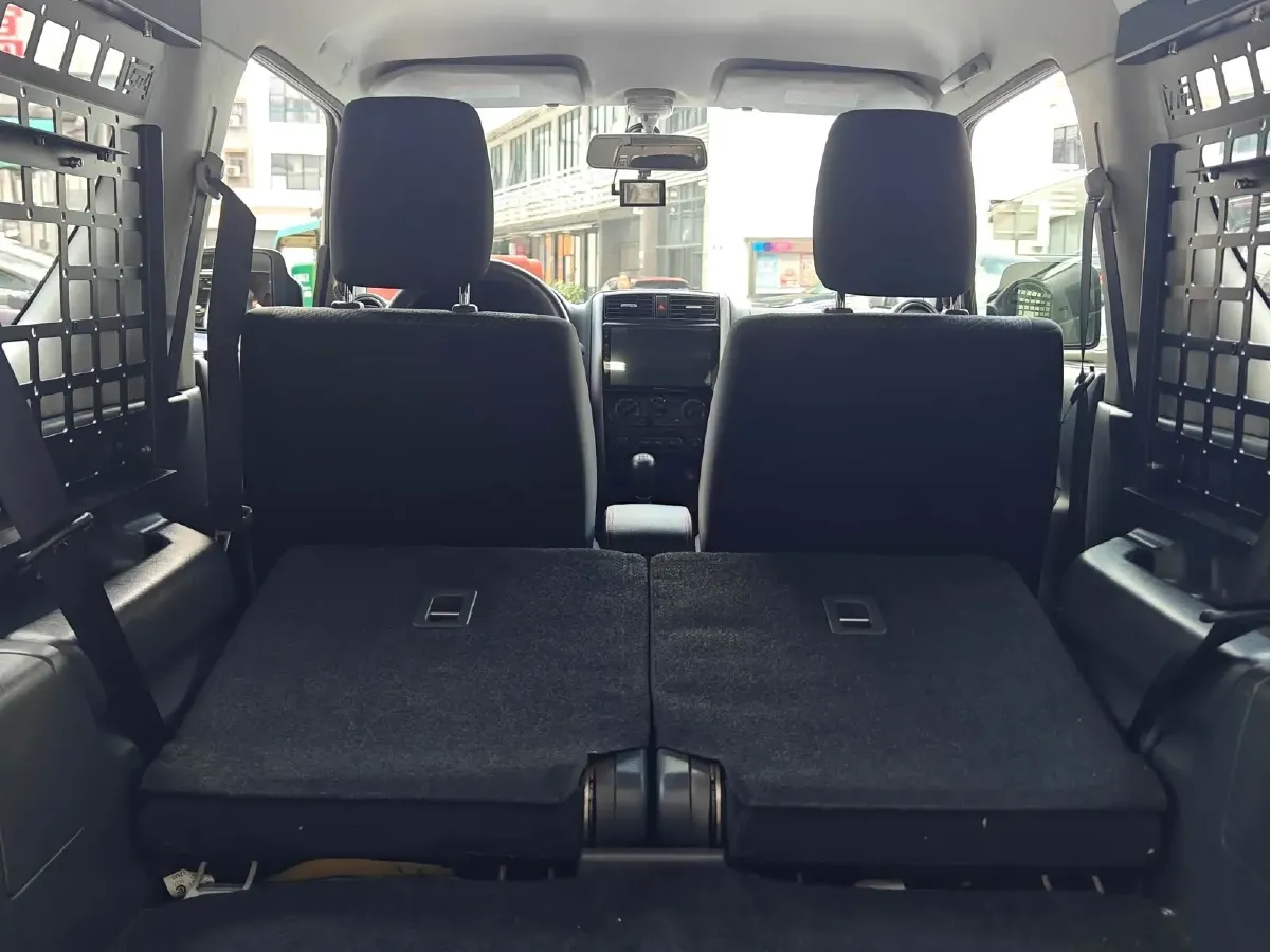 2015 Suzuki Jimny 1.3L 85HP L4 5MT,autocango,china used car exporter,china ev exporter,chinese used car exporter,chinese used ev exporter