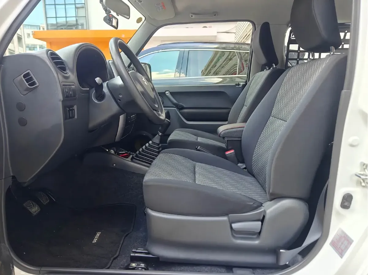 2015 Suzuki Jimny 1.3L 85HP L4 5MT,autocango,china used car exporter,china ev exporter,chinese used car exporter,chinese used ev exporter