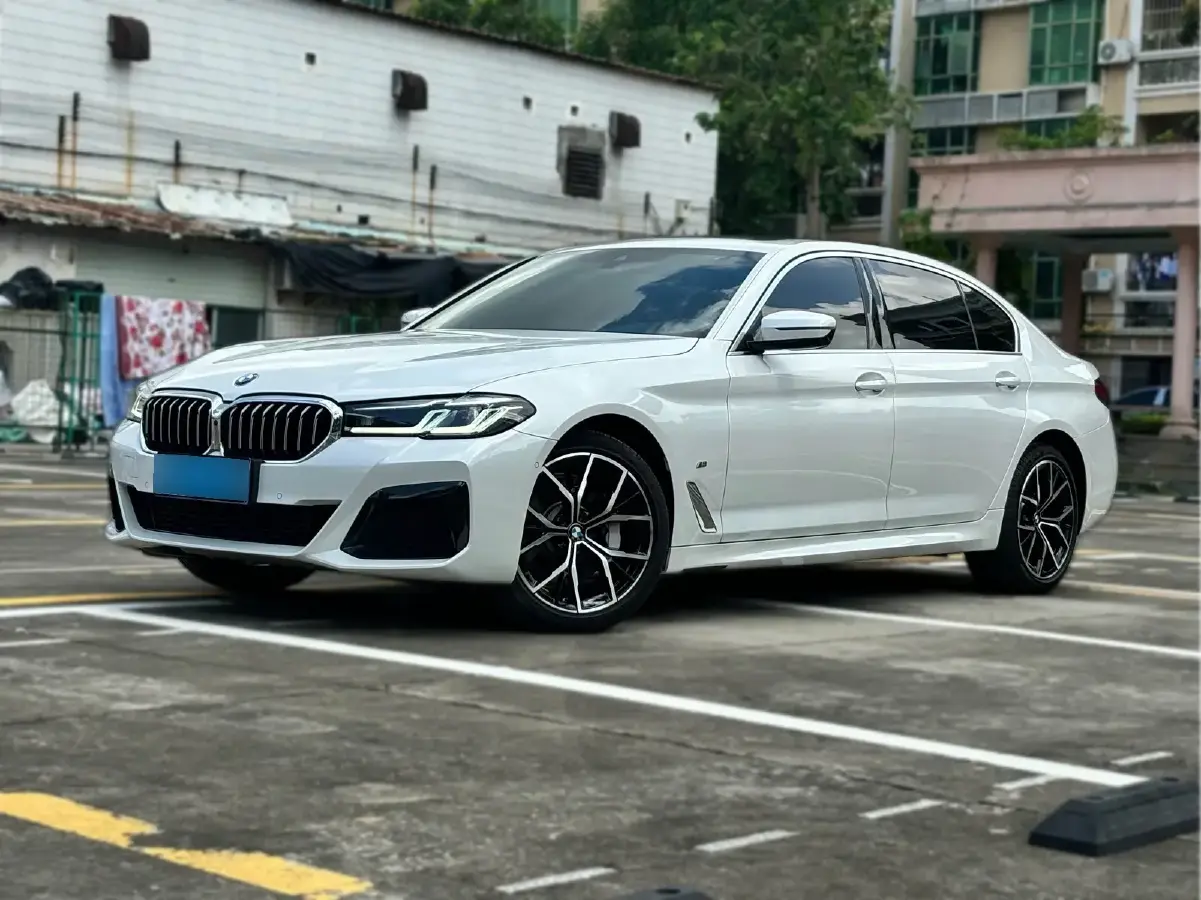 2022 BMW 5 Series 2.0T 252HP L4 8AT