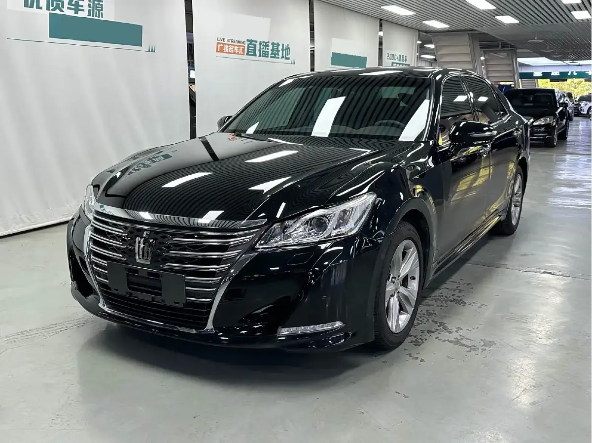2015 Toyota Crown 2.0T 235HP L4 8AT