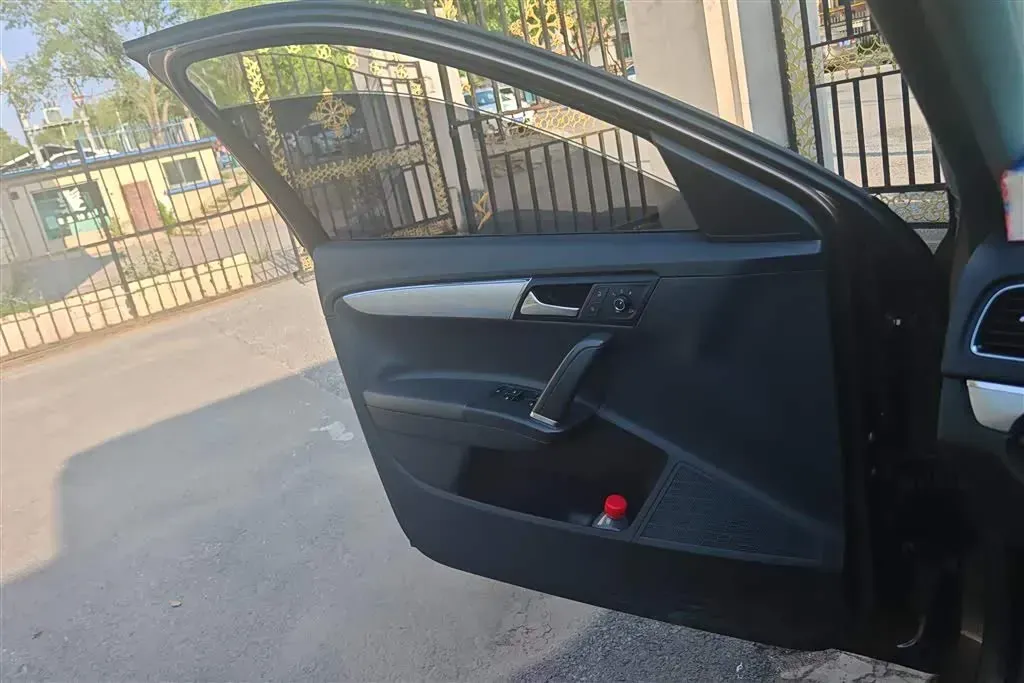 2013 Volkswagen Gran Lavida 1.6L 110HP L4 6AT,autocango,china used car exporter,china ev exporter,chinese used car exporter,chinese used ev exporter