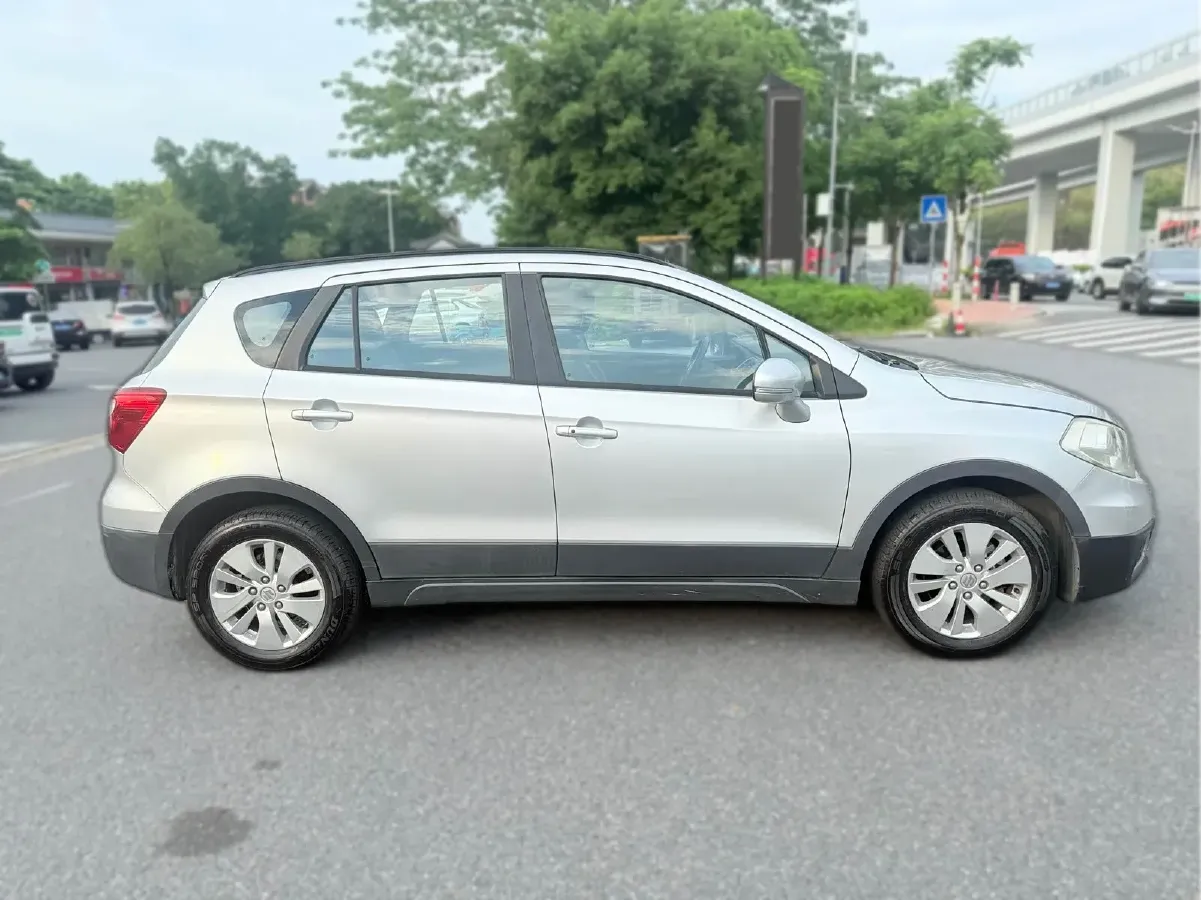 2014 Suzuki S-cross 1.6L 122HP L4 5MT,autocango,china used car exporter,china ev exporter,chinese used car exporter,chinese used ev exporter