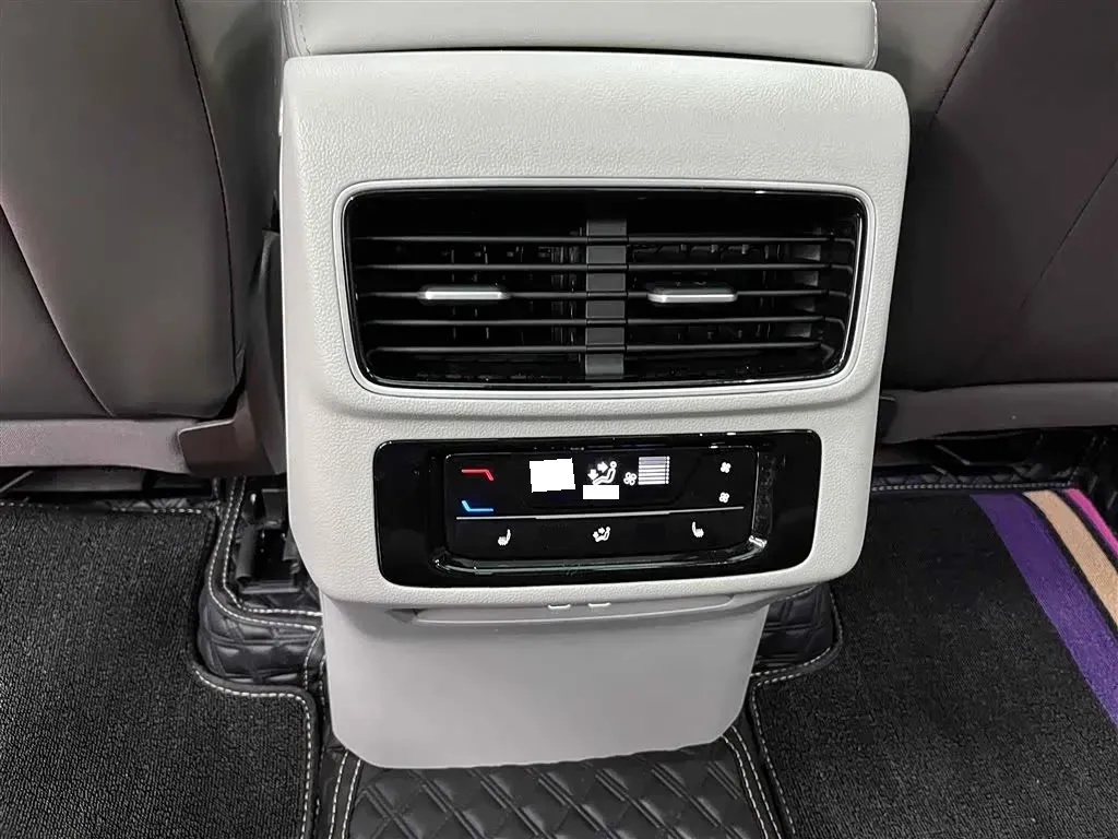 2023 Volkswagen Tavendor 2.0T 220HP L4 7DCT,autocango,china used car exporter,china ev exporter,chinese used car exporter,chinese used ev exporter