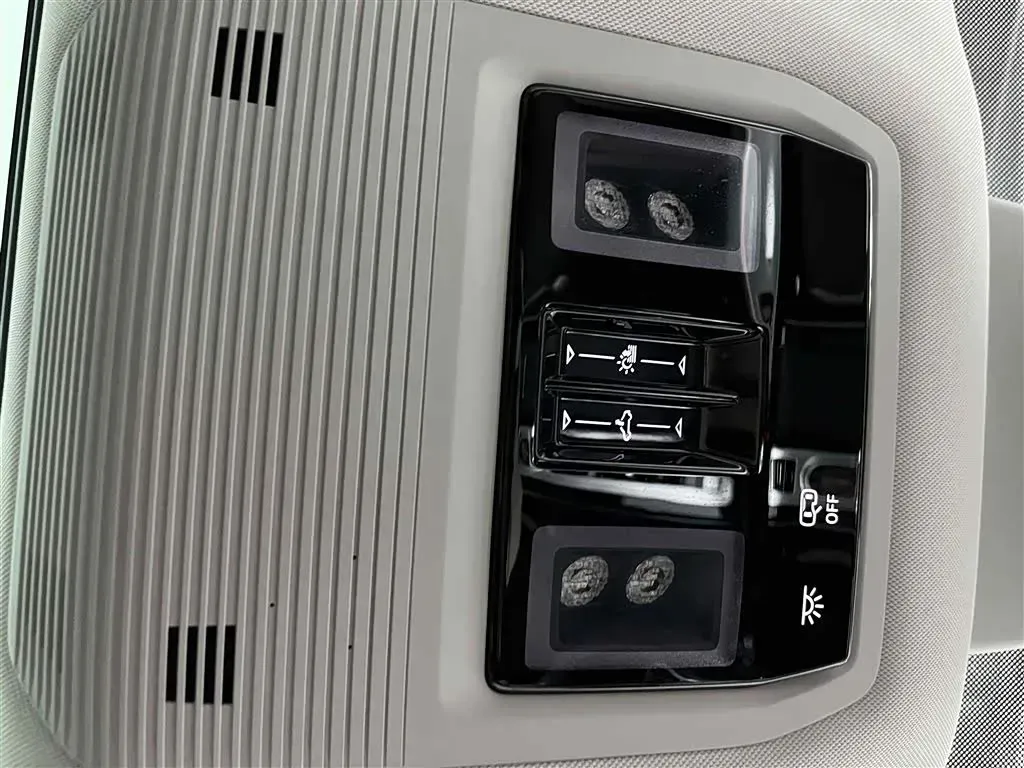 2023 Volkswagen Tavendor 2.0T 220HP L4 7DCT,autocango,china used car exporter,china ev exporter,chinese used car exporter,chinese used ev exporter