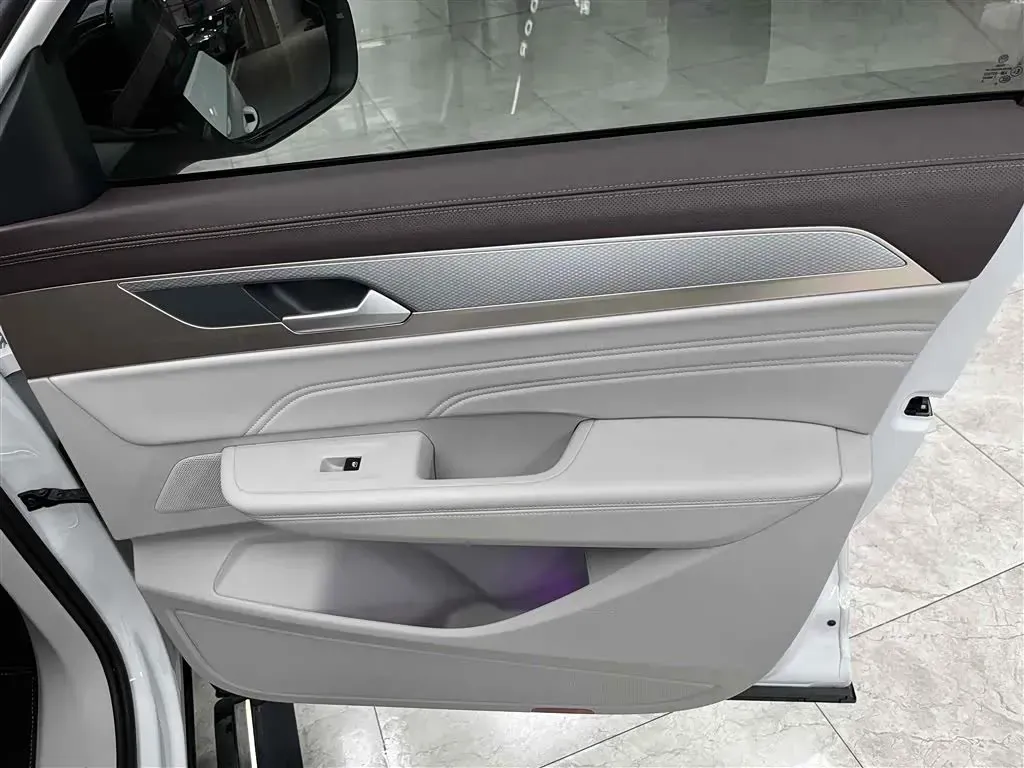 2023 Volkswagen Tavendor 2.0T 220HP L4 7DCT,autocango,china used car exporter,china ev exporter,chinese used car exporter,chinese used ev exporter