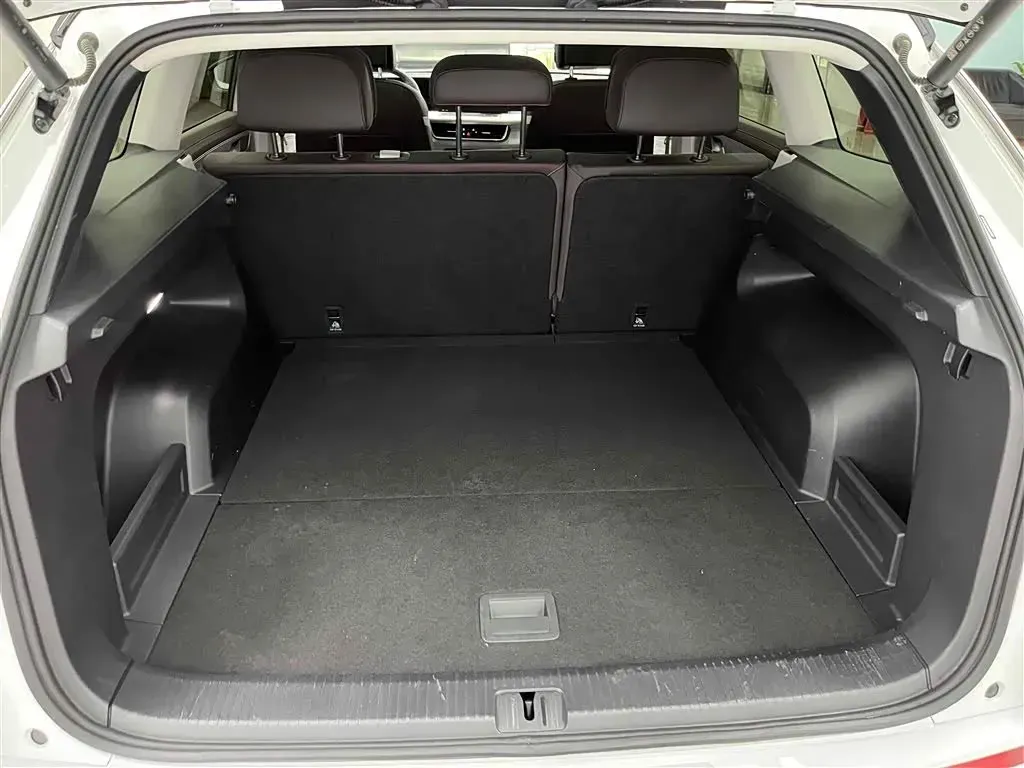 2023 Volkswagen Tavendor 2.0T 220HP L4 7DCT,autocango,china used car exporter,china ev exporter,chinese used car exporter,chinese used ev exporter