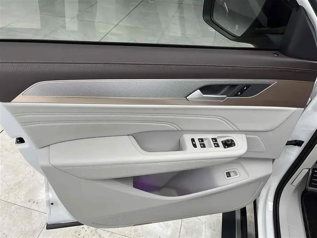 2023 Volkswagen Tavendor 2.0T 220HP L4 7DCT,autocango,china used car exporter,china ev exporter,chinese used car exporter,chinese used ev exporter