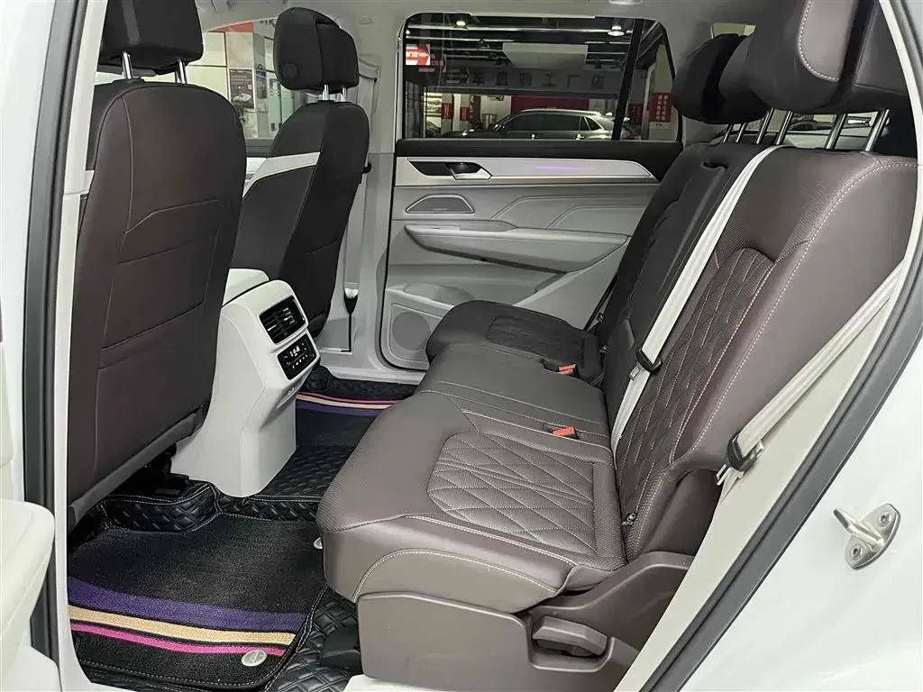 2023 Volkswagen Tavendor 2.0T 220HP L4 7DCT,autocango,china used car exporter,china ev exporter,chinese used car exporter,chinese used ev exporter