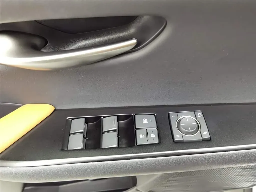 2020 Lexus UX 2.0L 173HP L4 CVT,autocango,china used car exporter,china ev exporter,chinese used car exporter,chinese used ev exporter