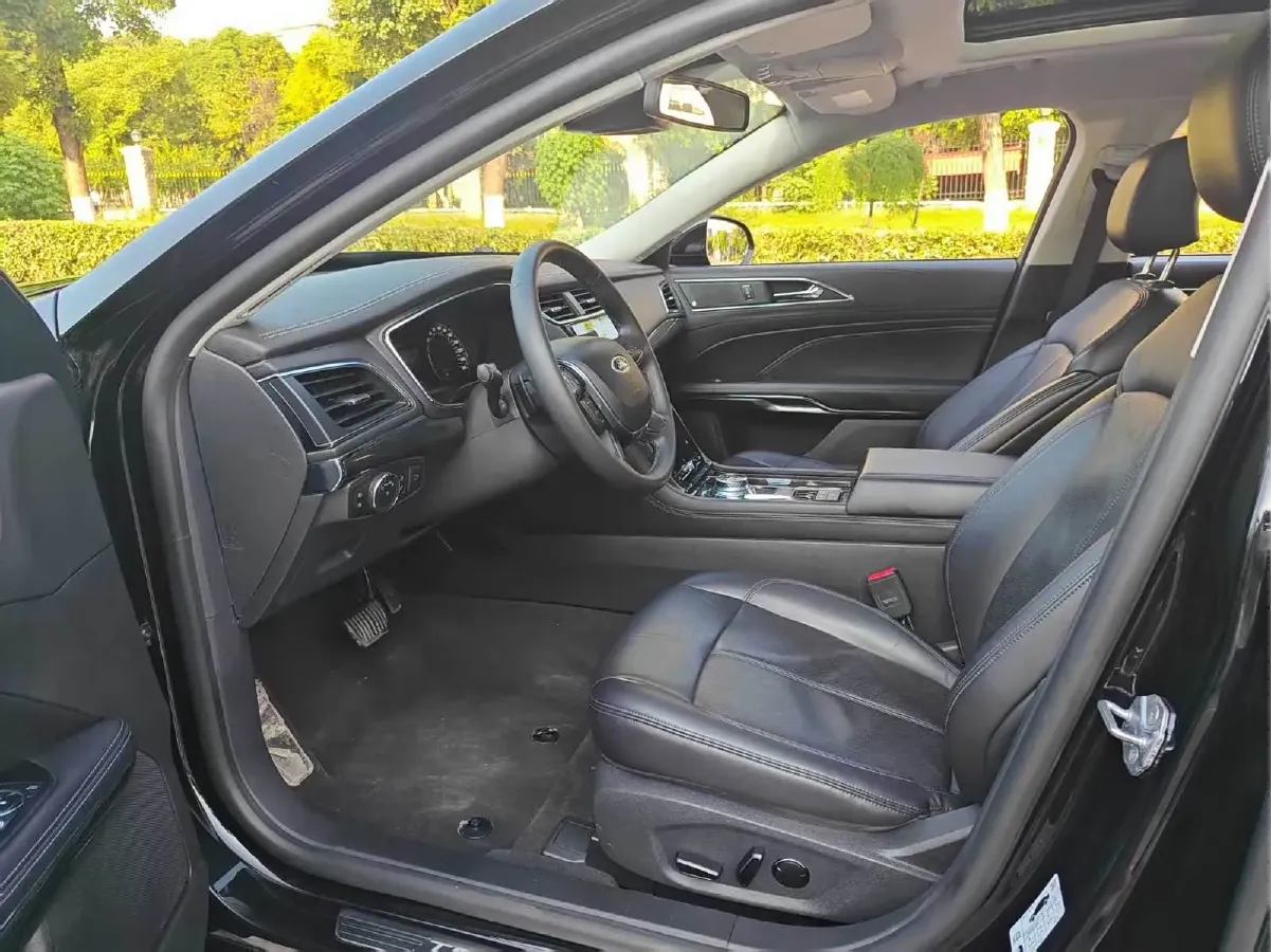 2019 Ford Taurus 2.0T 245HP L4 8AT,autocango,china used car exporter,china ev exporter,chinese used car exporter,chinese used ev exporter