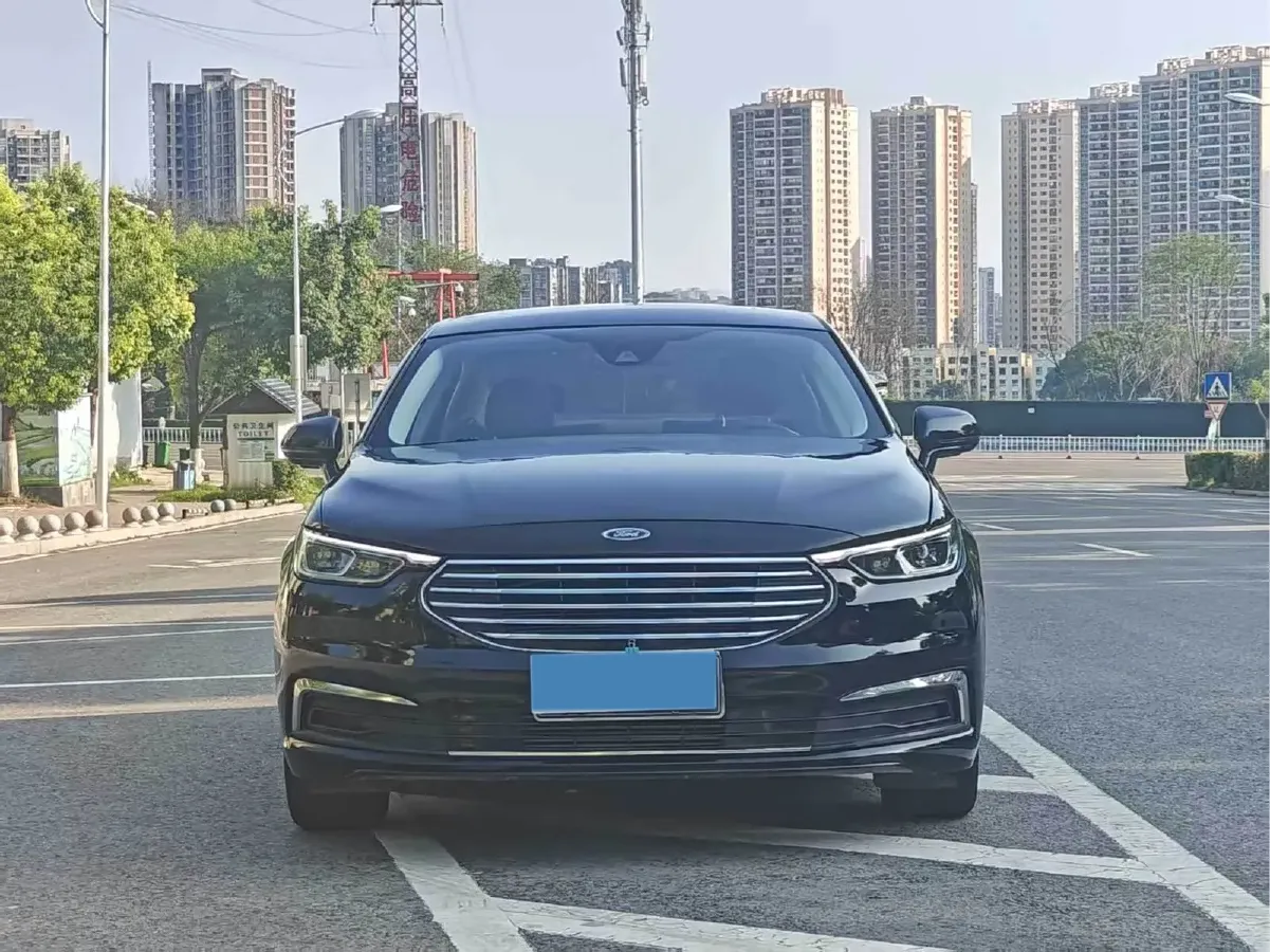 2019 Ford Taurus 2.0T 245HP L4 8AT,autocango,china used car exporter,china ev exporter,chinese used car exporter,chinese used ev exporter