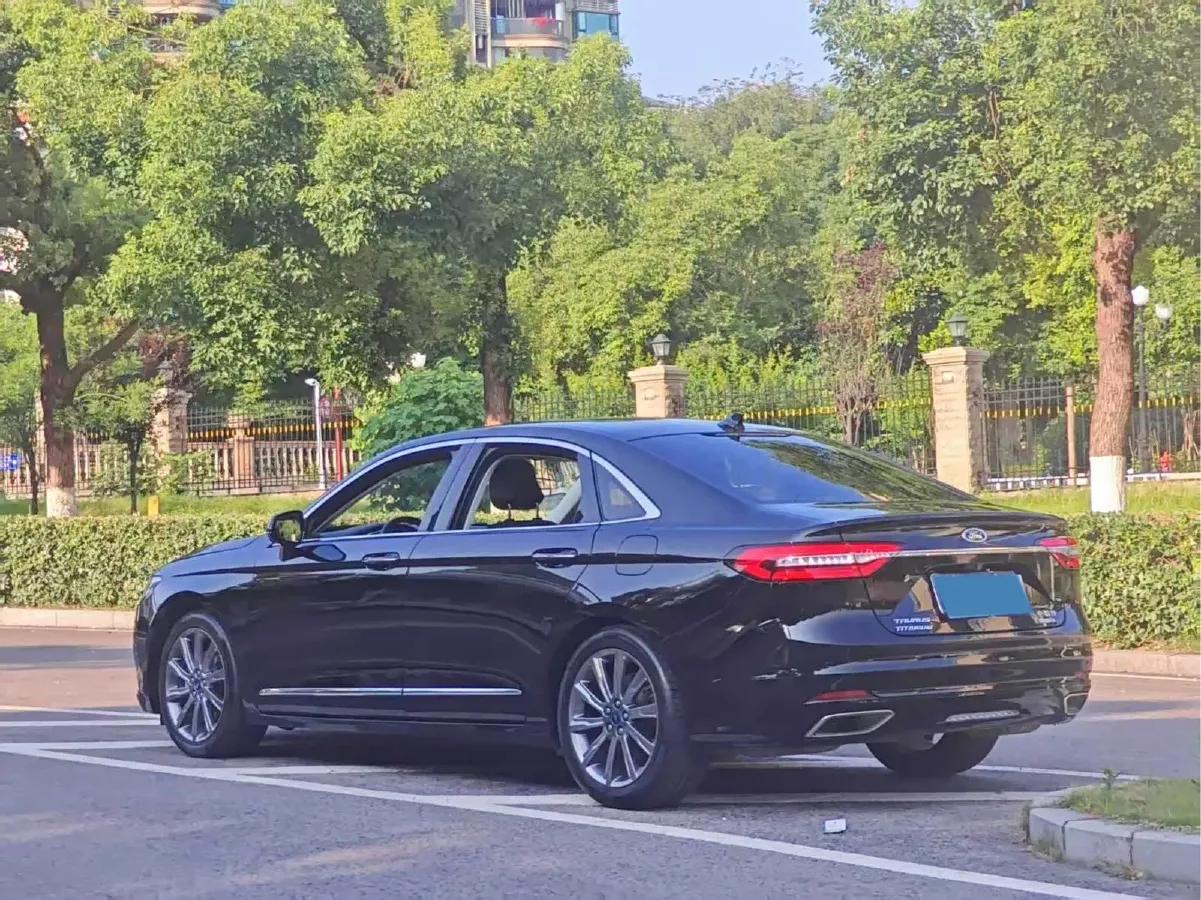 2019 Ford Taurus 2.0T 245HP L4 8AT,autocango,china used car exporter,china ev exporter,chinese used car exporter,chinese used ev exporter