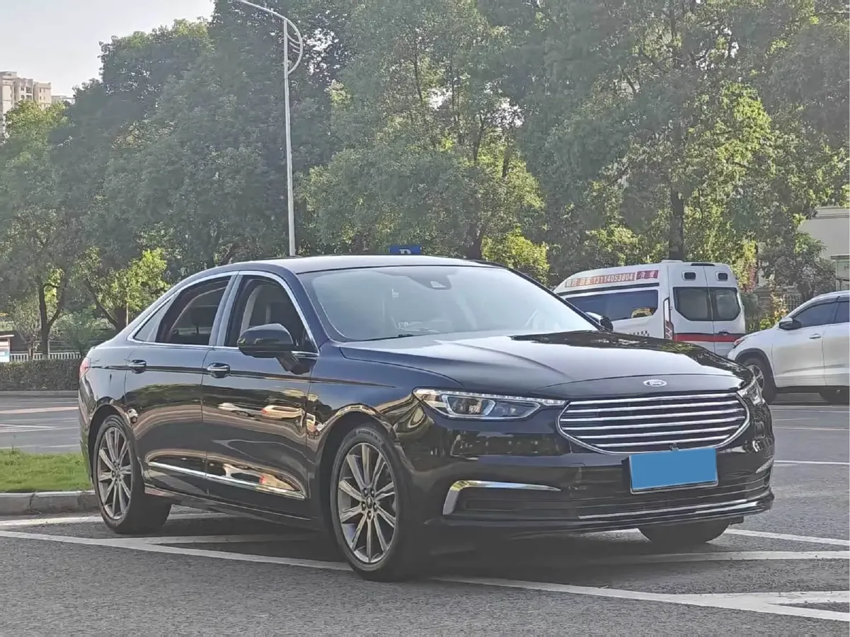 2019 Ford Taurus 2.0T 245HP L4 8AT,autocango,china used car exporter,china ev exporter,chinese used car exporter,chinese used ev exporter