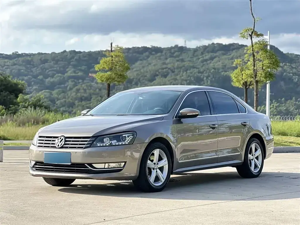 2015 Volkswagen Passat 1.8T 160HP L4 7DCT