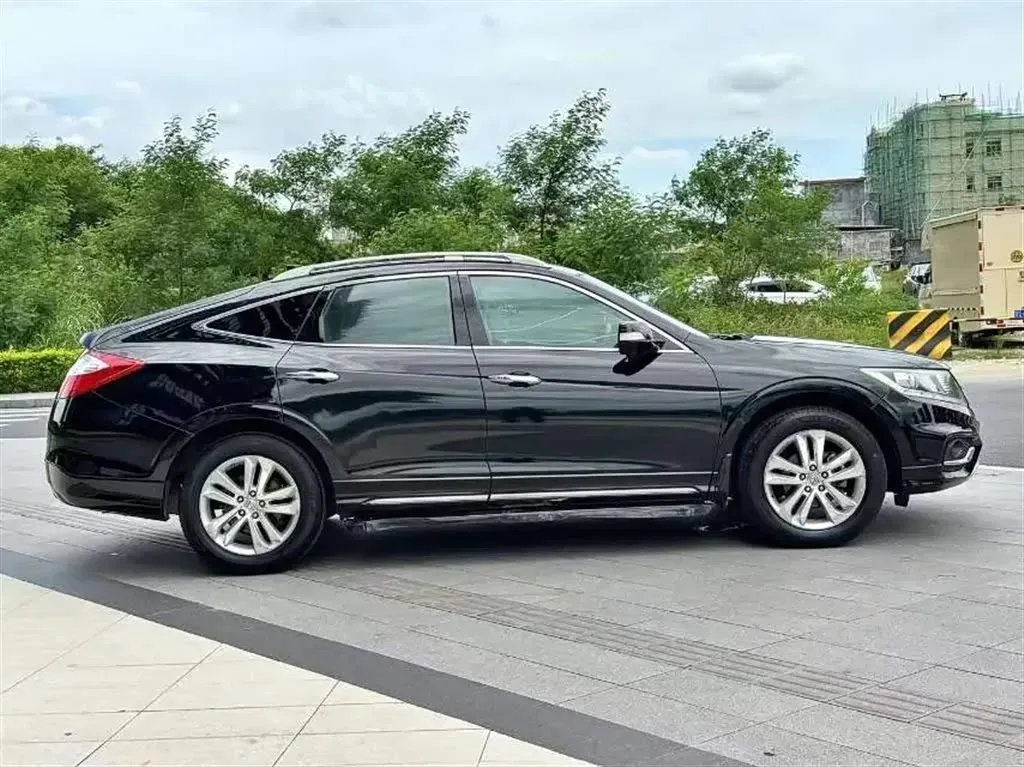 2014 Honda Crosstour 2.4L 197HP L4 5AT,autocango,china used car exporter,china ev exporter,chinese used car exporter,chinese used ev exporter