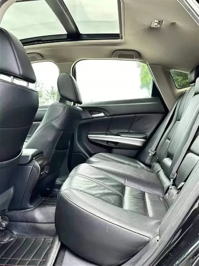 2014 Honda Crosstour 2.4L 197HP L4 5AT,autocango,china used car exporter,china ev exporter,chinese used car exporter,chinese used ev exporter