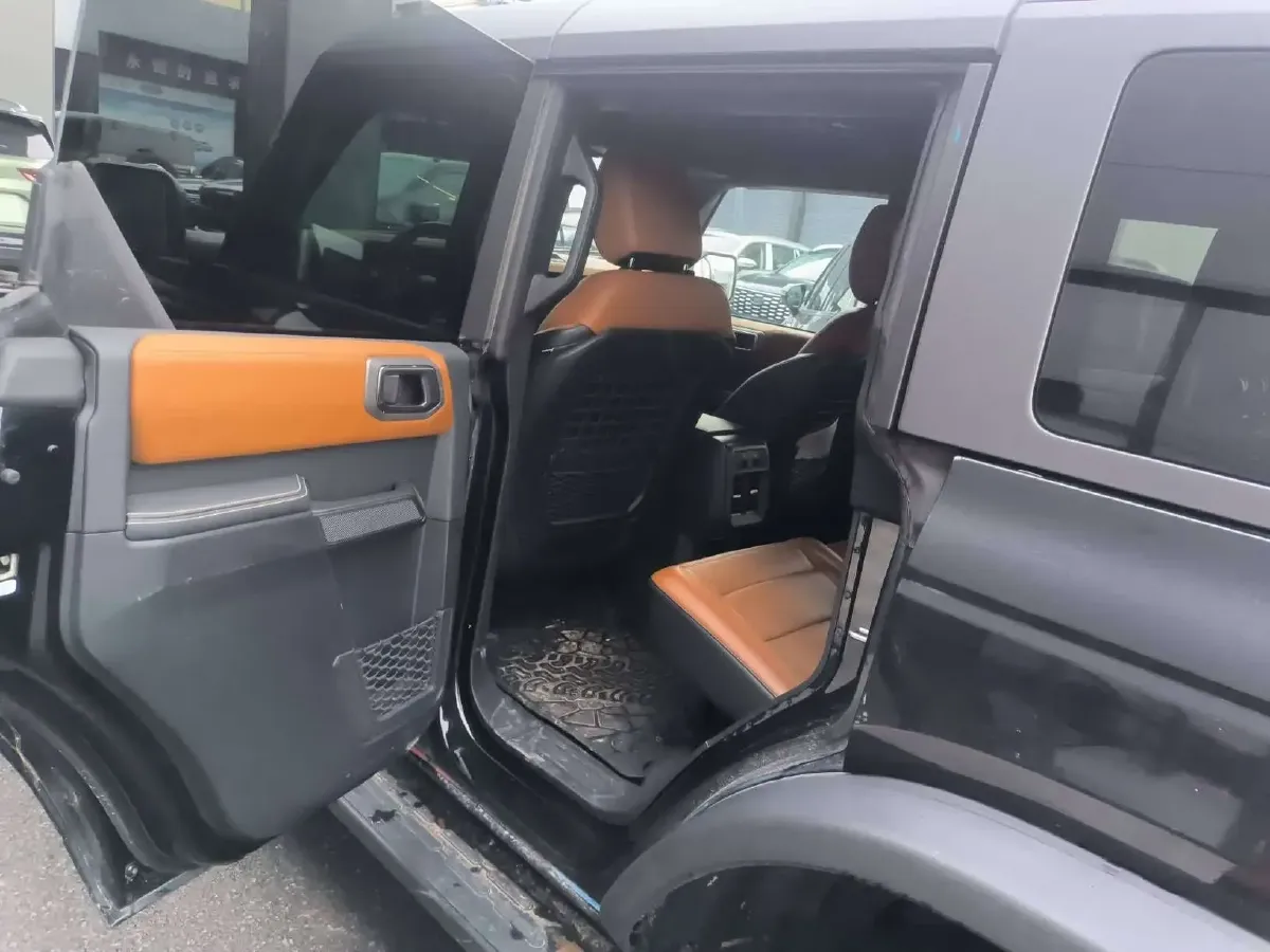 2024 Ford Bronco 2.3T 275HP L4 10AT,autocango,china used car exporter,china ev exporter,chinese used car exporter,chinese used ev exporter