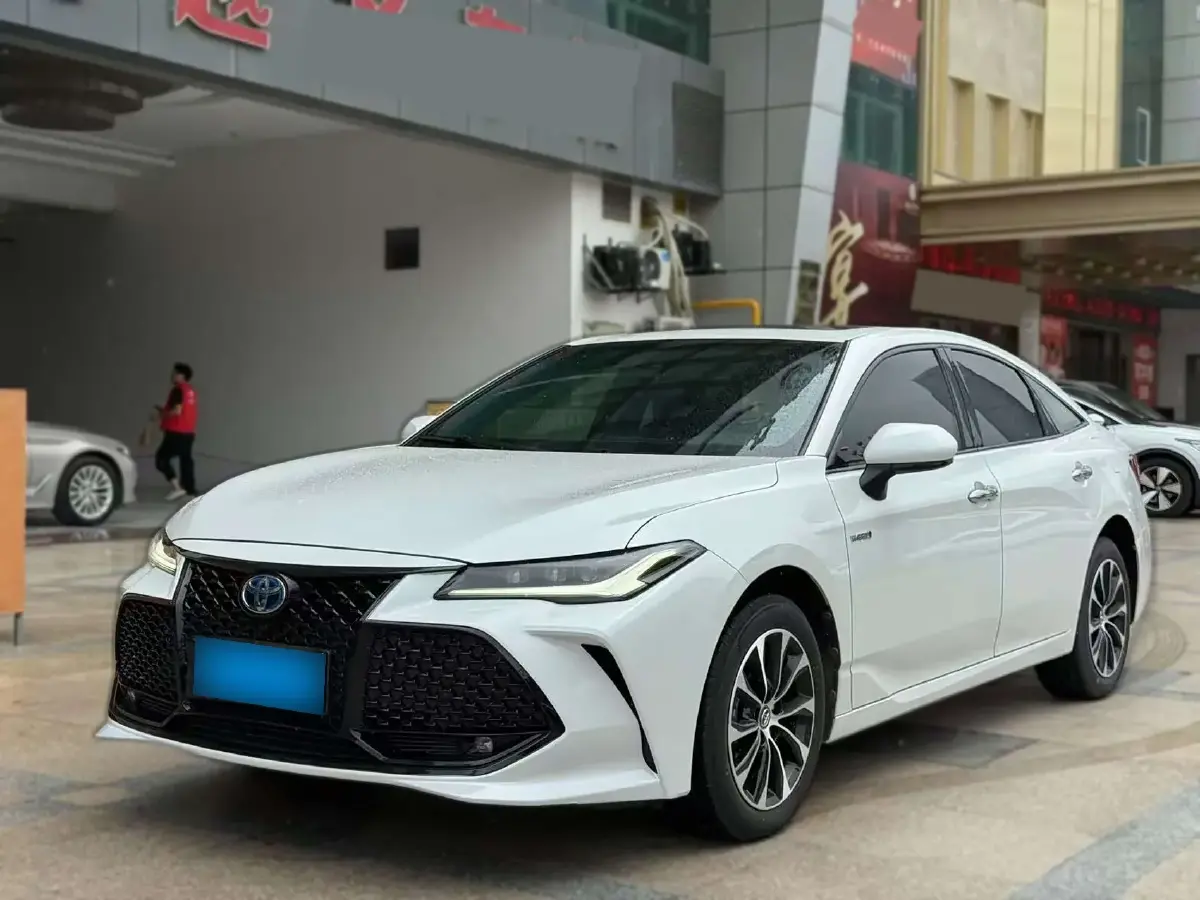 2022 Toyota Avalon 2.5L 178HP L4 E-CVT Hybrid