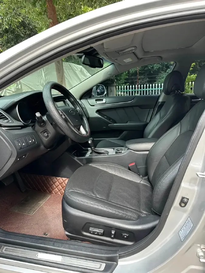 2011 Kia Cadenza 2.4L 180HP L4 6AT,autocango,china used car exporter,china ev exporter,chinese used car exporter,chinese used ev exporter