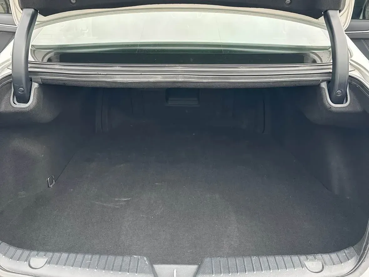 2011 Kia Cadenza 2.4L 180HP L4 6AT,autocango,china used car exporter,china ev exporter,chinese used car exporter,chinese used ev exporter