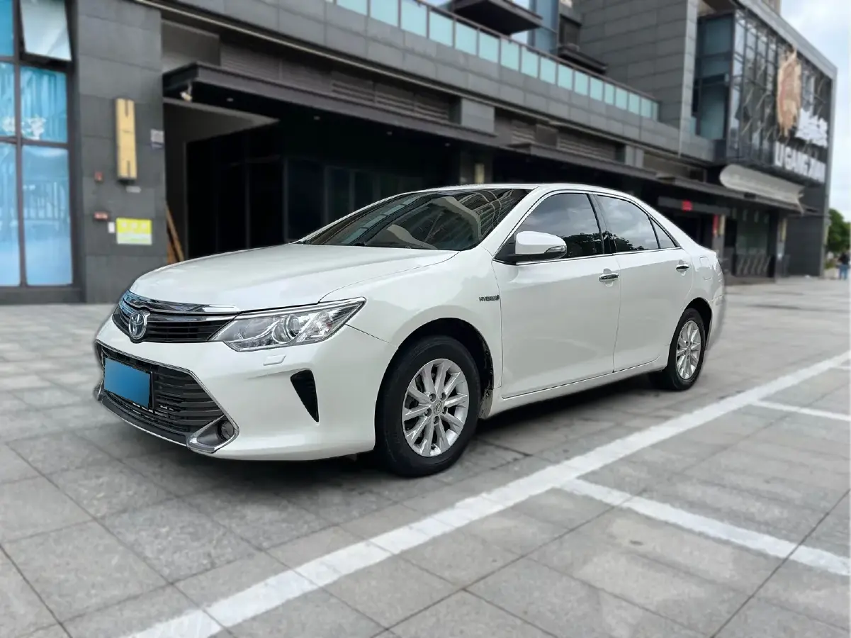 2015 Toyota Camry 2.5L 160HP L4 E-CVT Hybrid