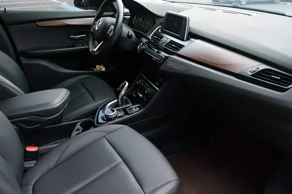 2018 BMW 2 Series SUV 1.5T 140HP L3 7DCT,autocango,china used car exporter,china ev exporter,chinese used car exporter,chinese used ev exporter