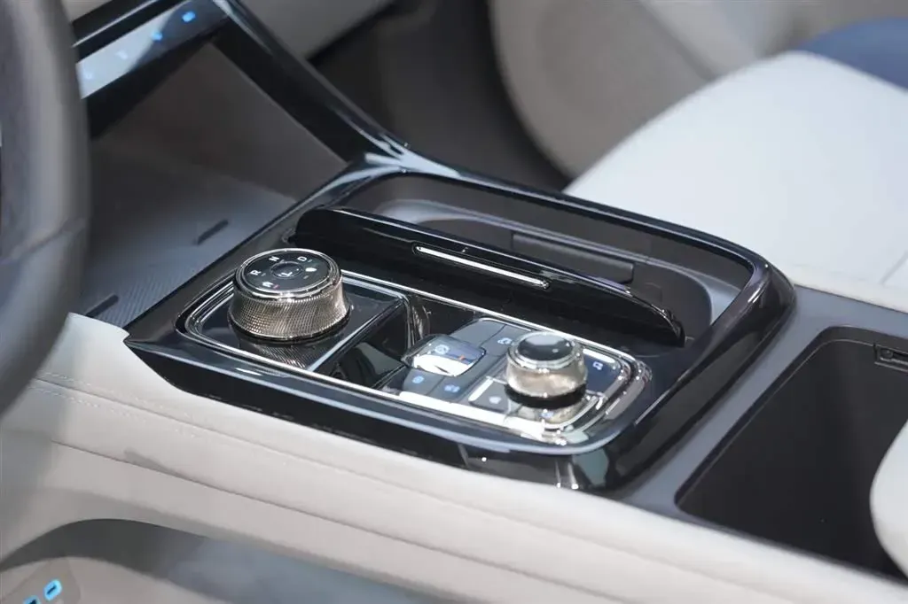 2022 Ford Equator Sport 1.5T 170HP L4 7DCT,autocango,china used car exporter,china ev exporter,chinese used car exporter,chinese used ev exporter