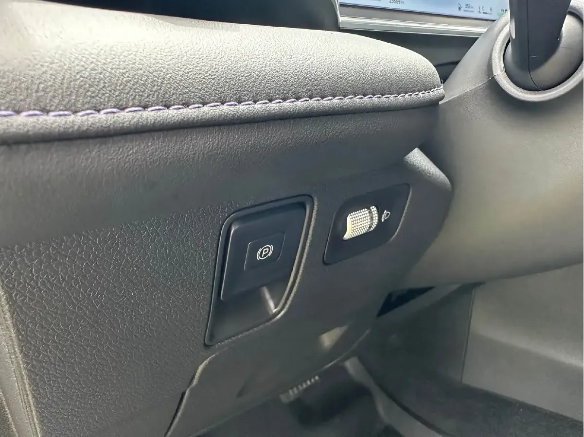 2024 Geely PrefaceL 1.5T 163HP L4 3DHT Hybrid,autocango,china used car exporter,china ev exporter,chinese used car exporter,chinese used ev exporter