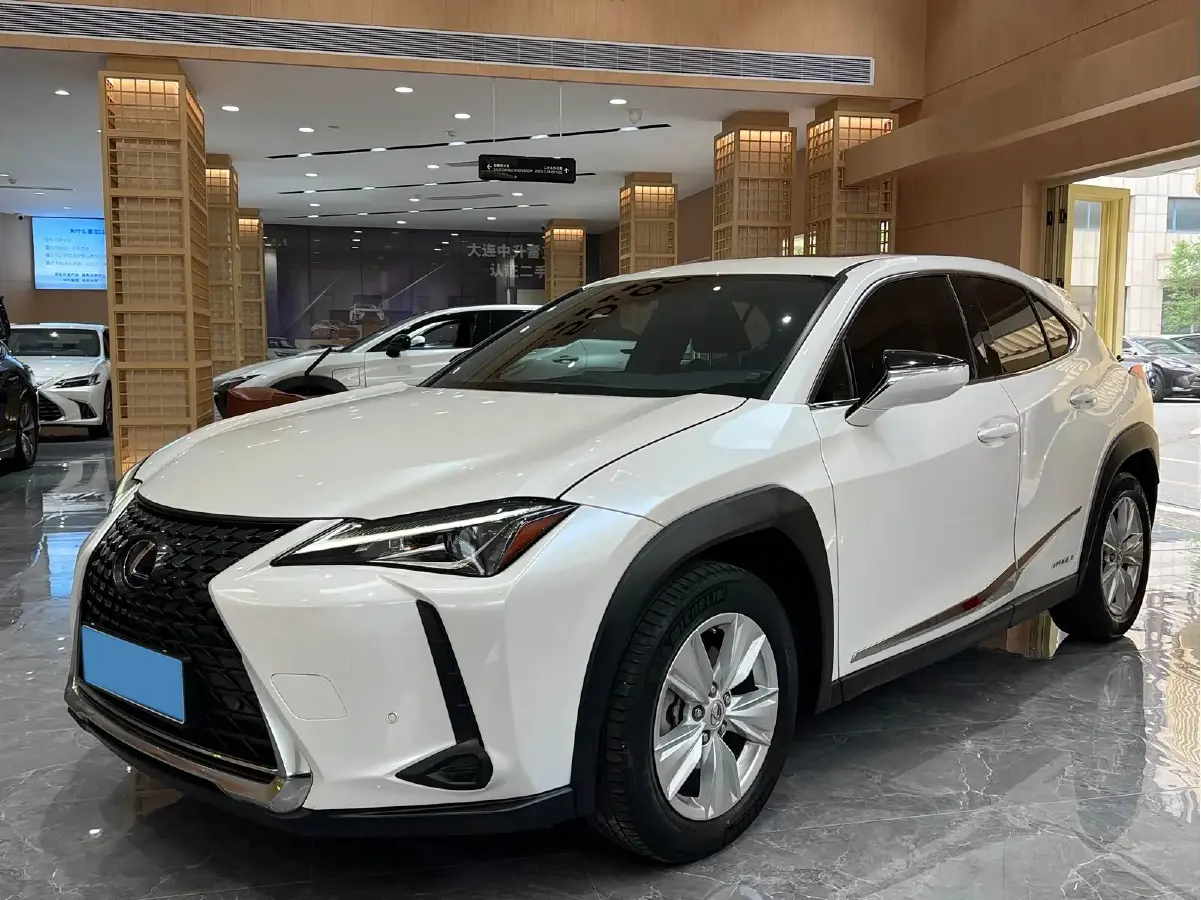 2019 Lexus UX 2.0L 146HP L4 E-CVT Hybrid