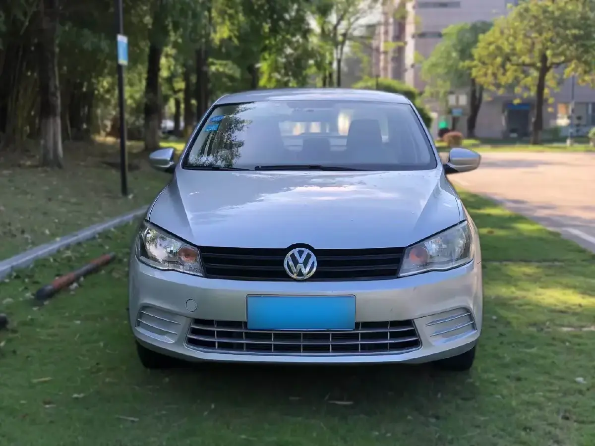 2015 Volkswagen Jetta 1.6L 110HP L4 5MT