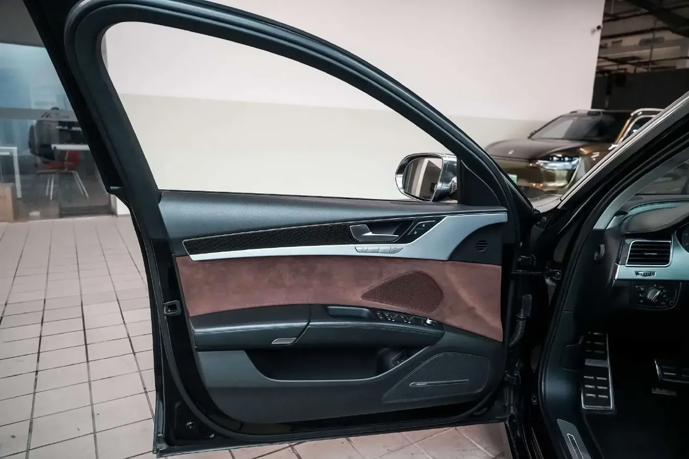 2013 Audi S8 4.0T 520HP V8 8AT,autocango,china used car exporter,china ev exporter,chinese used car exporter,chinese used ev exporter