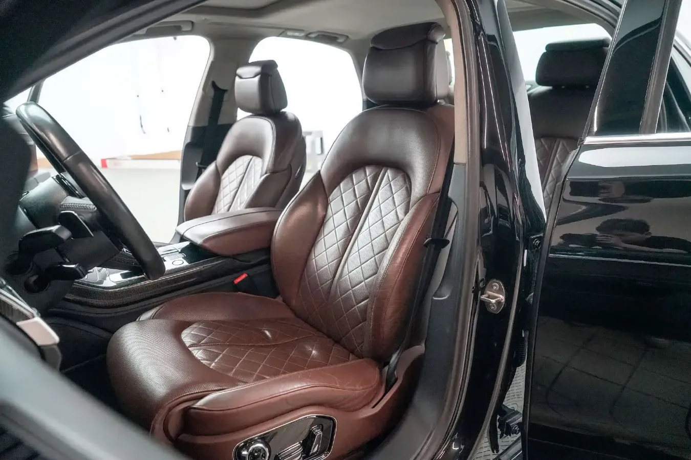 2013 Audi S8 4.0T 520HP V8 8AT,autocango,china used car exporter,china ev exporter,chinese used car exporter,chinese used ev exporter