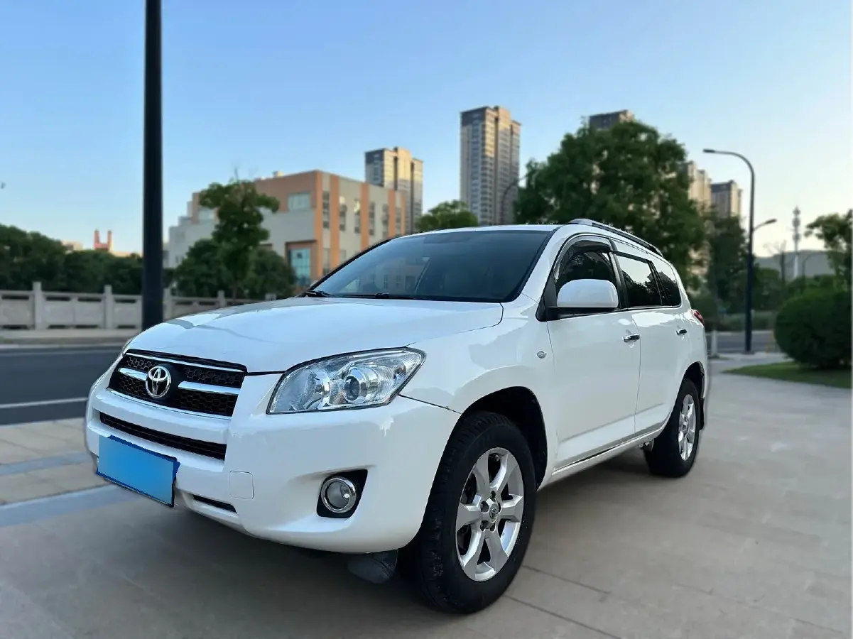 2010 Toyota RAV4 2.0L 150HP L4 4AT