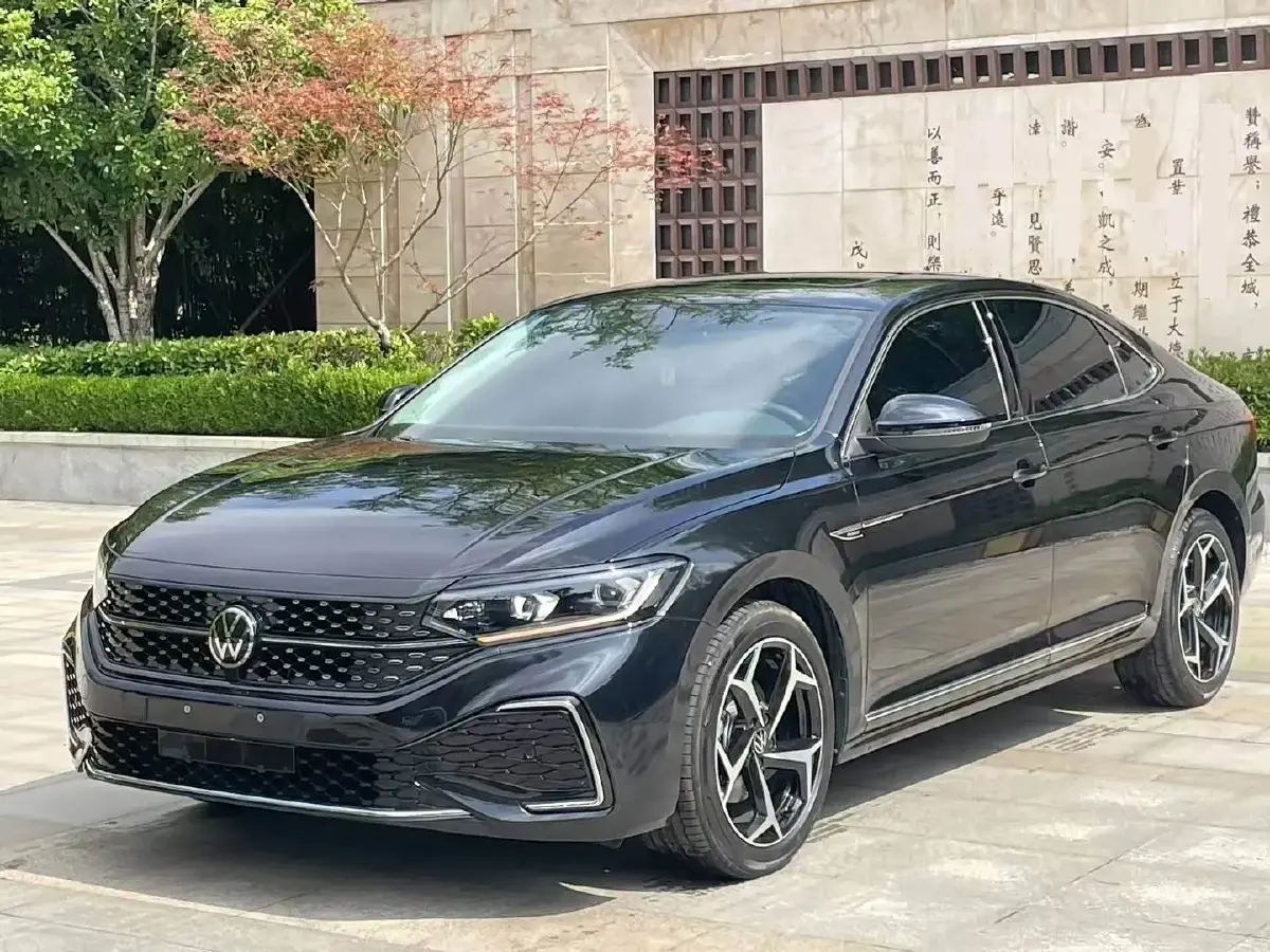 2024 Volkswagen Passat 2.0T 186HP L4 7DCT