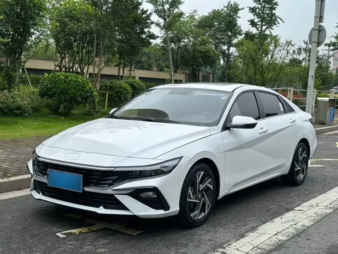 2023 Hyundai Elantra 1.5L 115HP L4 CVT