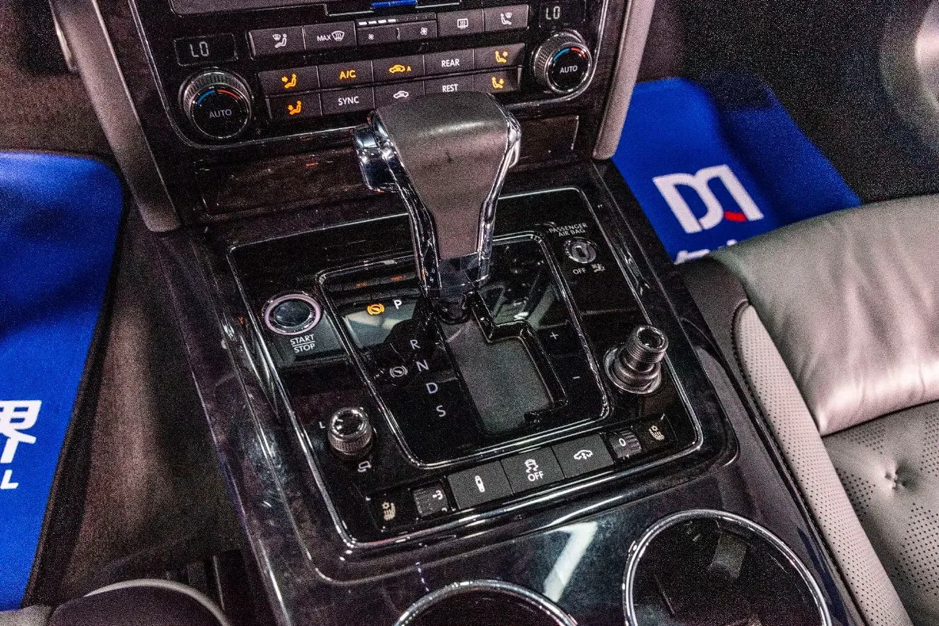 2015 Volkswagen Pheaton 3.0L 250HP V6 6AT,autocango,china used car exporter,china ev exporter,chinese used car exporter,chinese used ev exporter