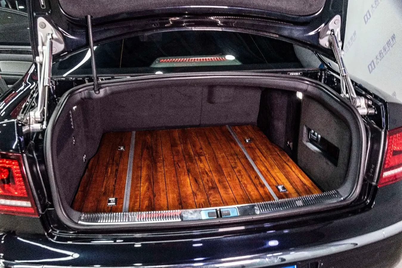 2015 Volkswagen Pheaton 3.0L 250HP V6 6AT,autocango,china used car exporter,china ev exporter,chinese used car exporter,chinese used ev exporter