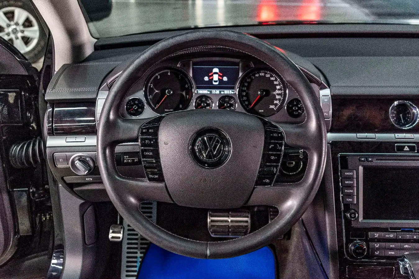 2015 Volkswagen Pheaton 3.0L 250HP V6 6AT,autocango,china used car exporter,china ev exporter,chinese used car exporter,chinese used ev exporter