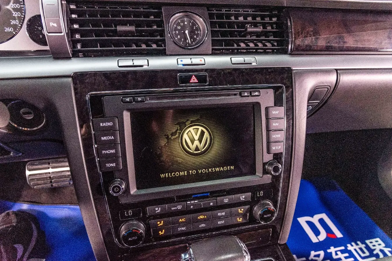 2015 Volkswagen Pheaton 3.0L 250HP V6 6AT,autocango,china used car exporter,china ev exporter,chinese used car exporter,chinese used ev exporter