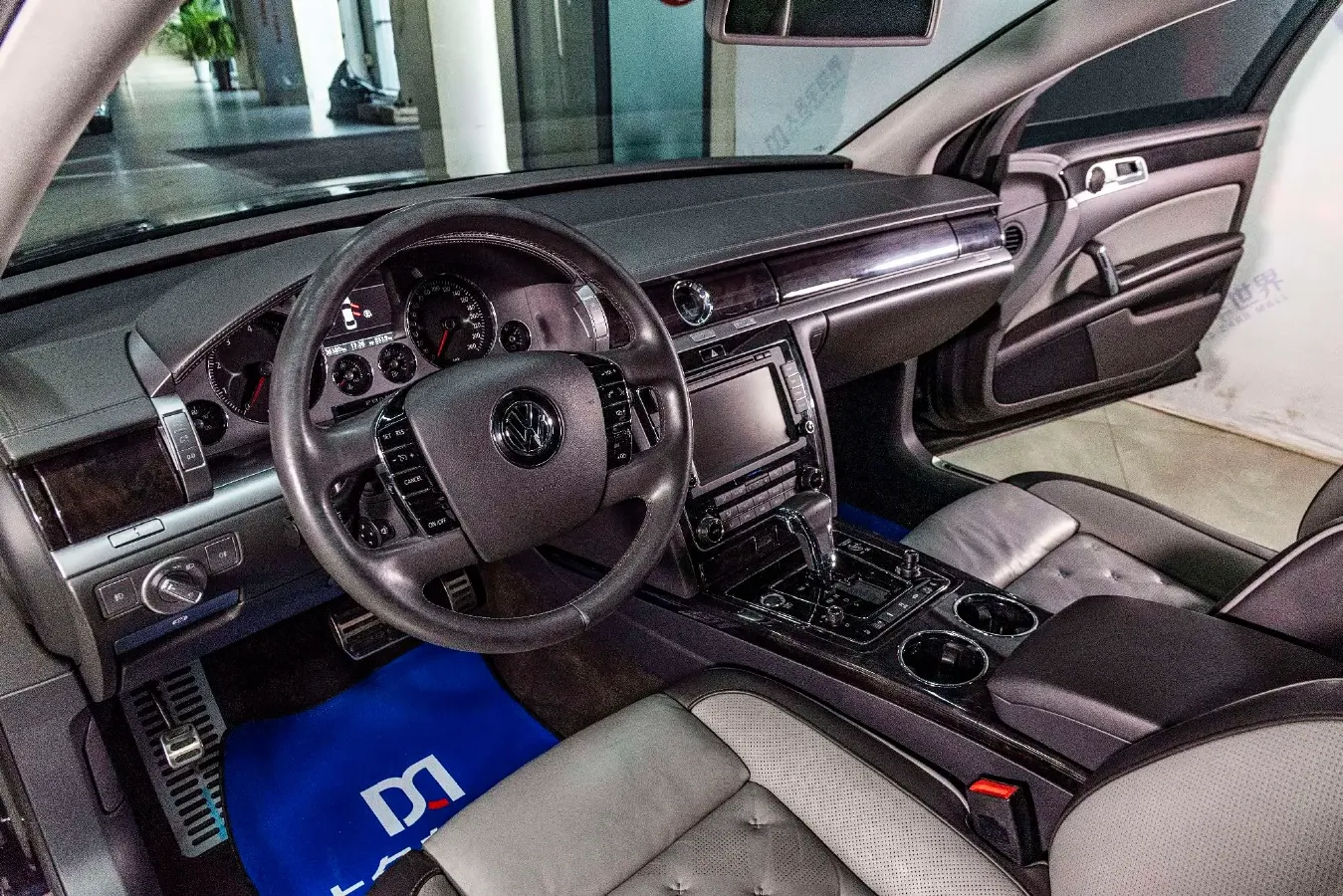 2015 Volkswagen Pheaton 3.0L 250HP V6 6AT,autocango,china used car exporter,china ev exporter,chinese used car exporter,chinese used ev exporter