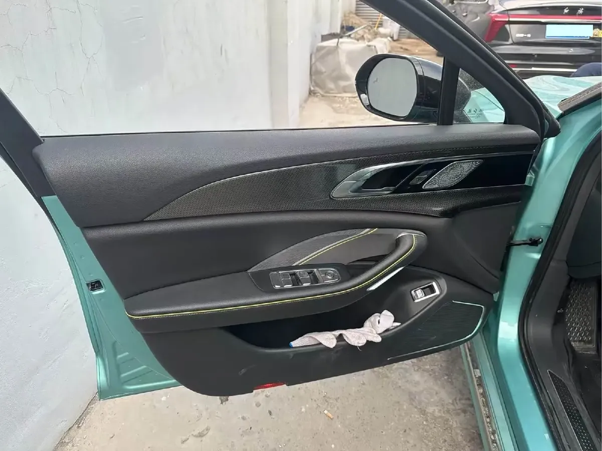 2023 HongQi H6 2.0T 252HP L4 8AT,autocango,china used car exporter,china ev exporter,chinese used car exporter,chinese used ev exporter