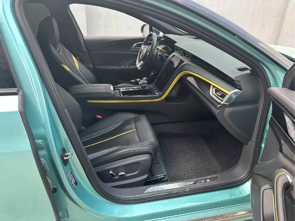 2023 HongQi H6 2.0T 252HP L4 8AT,autocango,china used car exporter,china ev exporter,chinese used car exporter,chinese used ev exporter