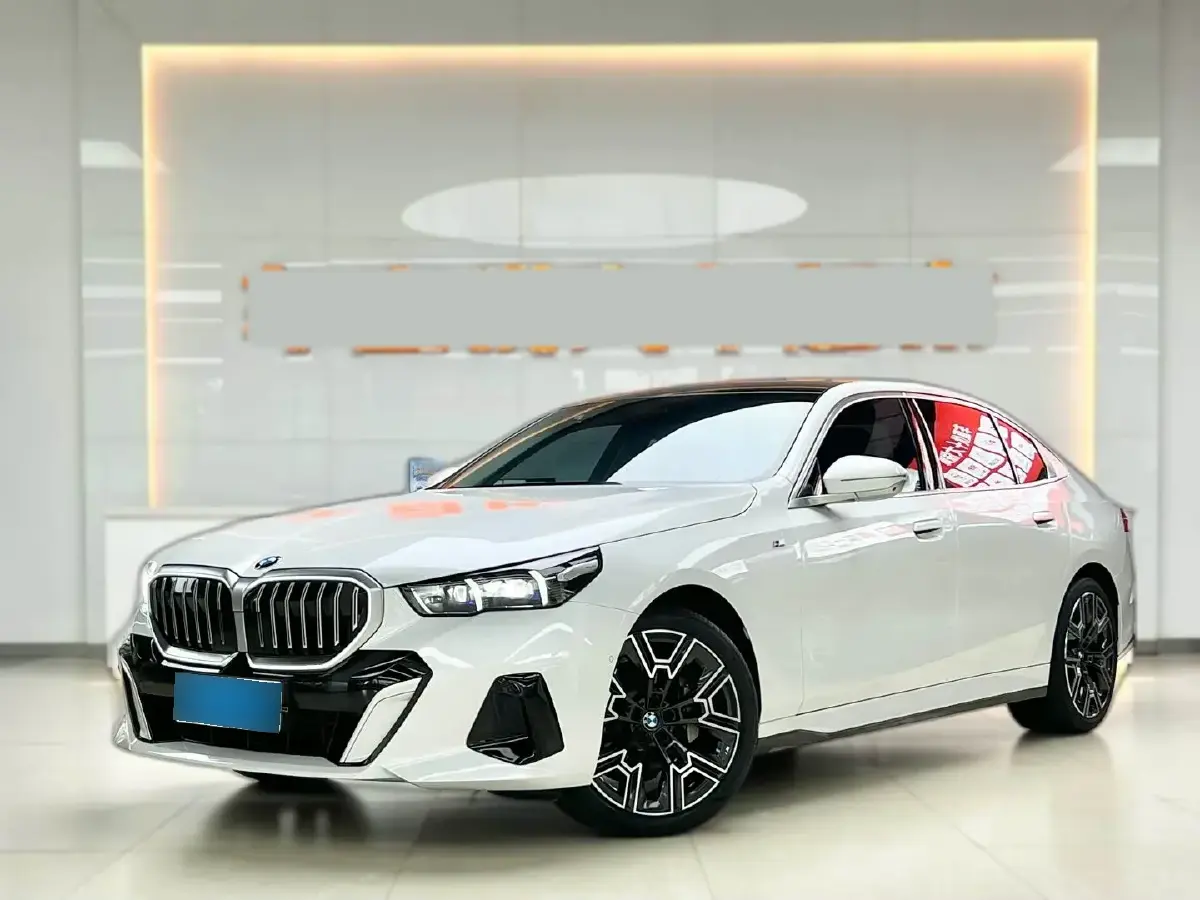 2024 BMW 5 Series 2.0T 258HP L4 8AT