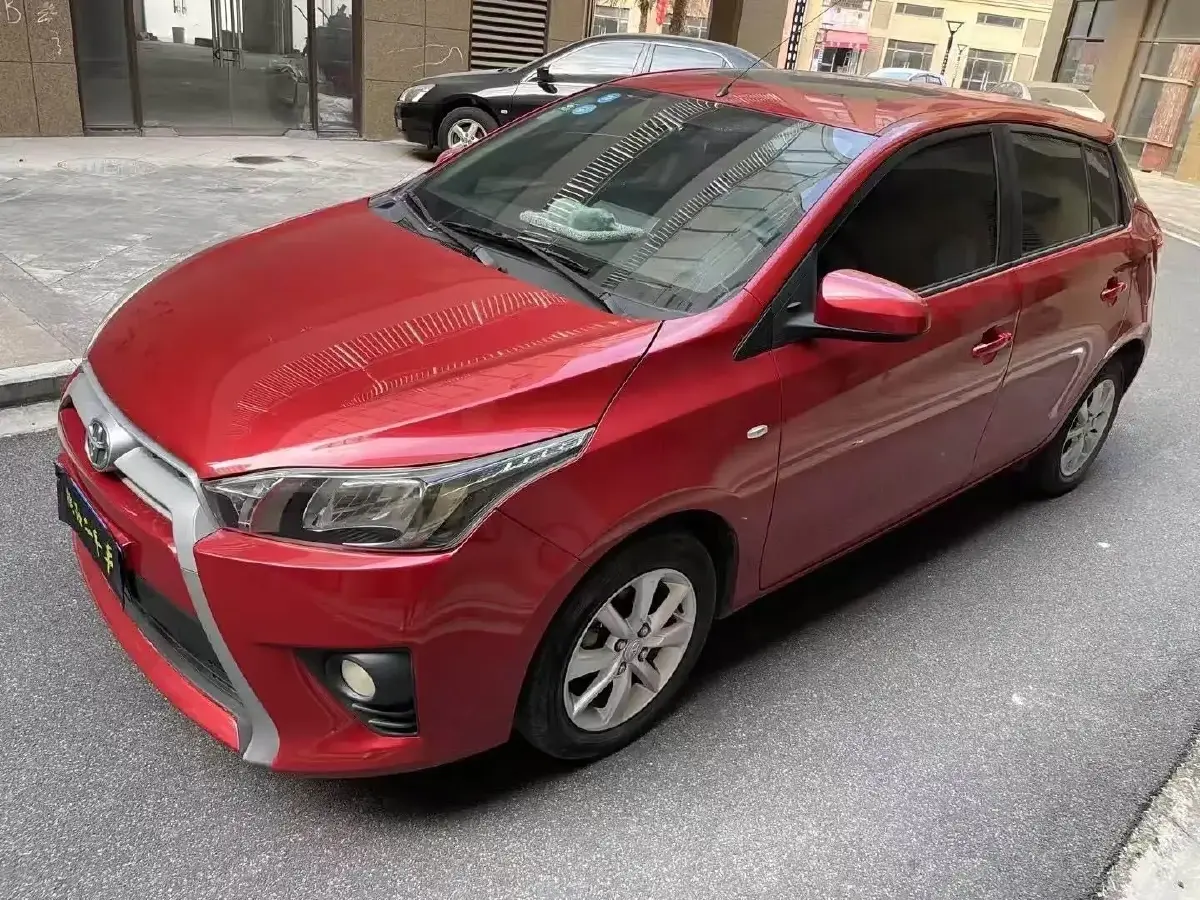 2015 Toyota Yaris L 1.5L 107HP L4 4AT