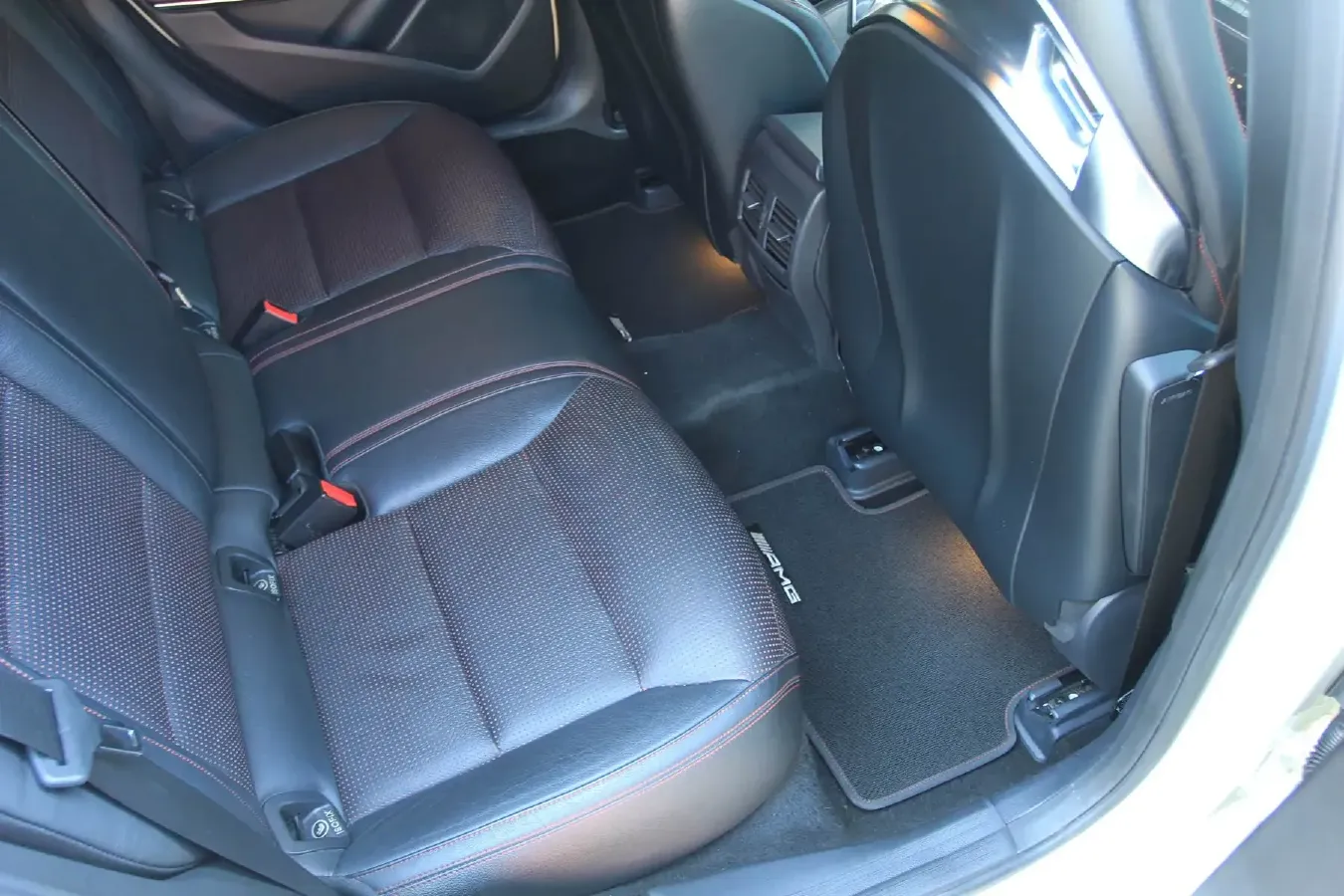 2017 Mercedes-Benz GLA AMG 2.0T 381HP L4 7DCT,autocango,china used car exporter,china ev exporter,chinese used car exporter,chinese used ev exporter