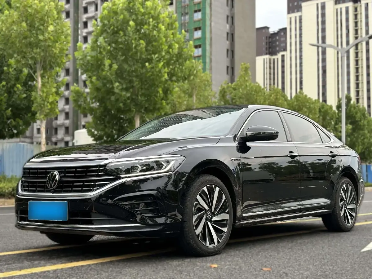 2024 Volkswagen Passat 2.0T 220HP L4 7DCT
