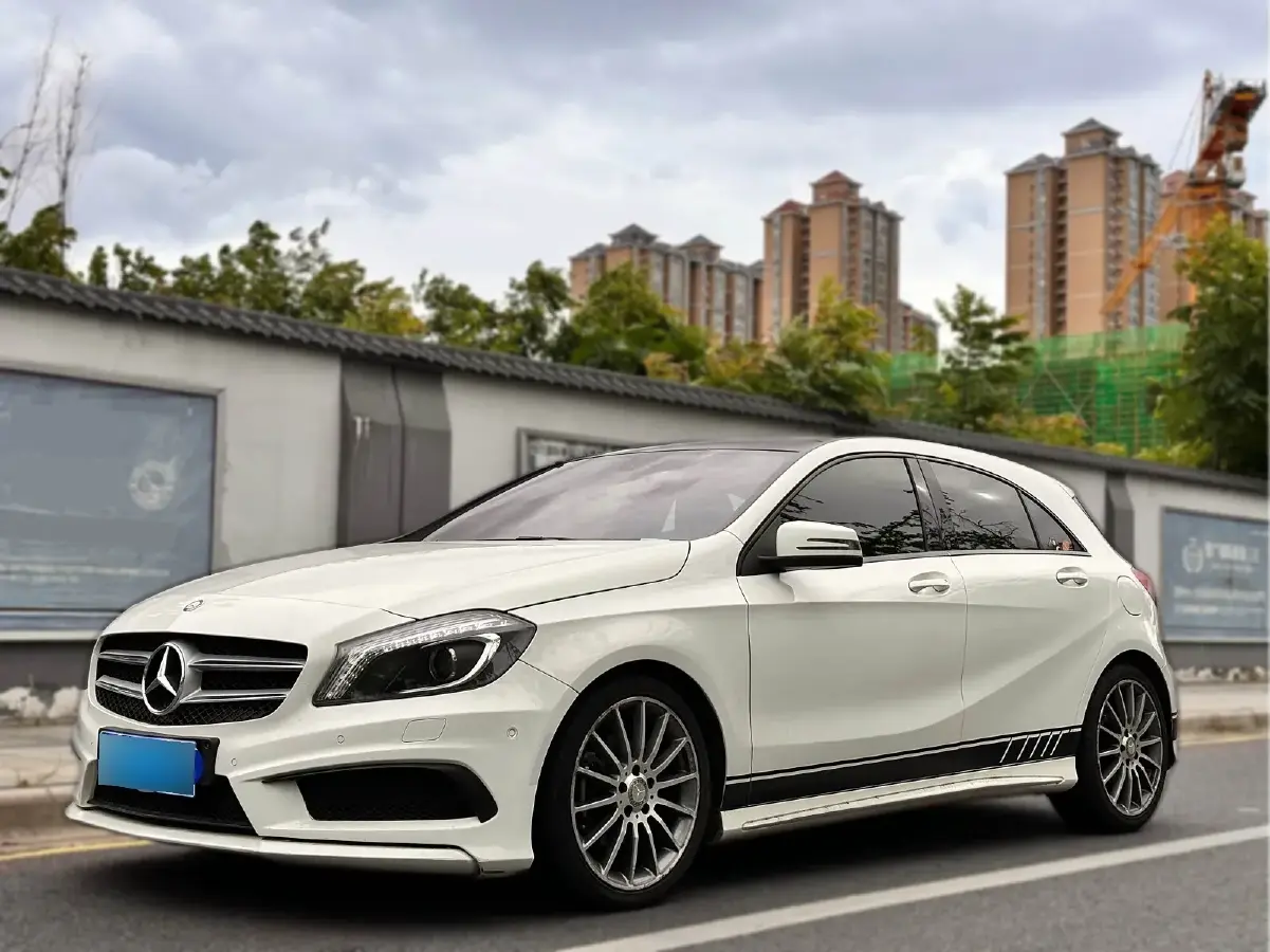 2015 Mercedes-Benz A Class 1.6T 156HP L4 7DCT